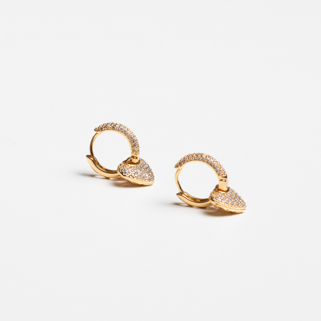 brinco-coracao-cravejado-aura-com-banho-em-ouro-18k
