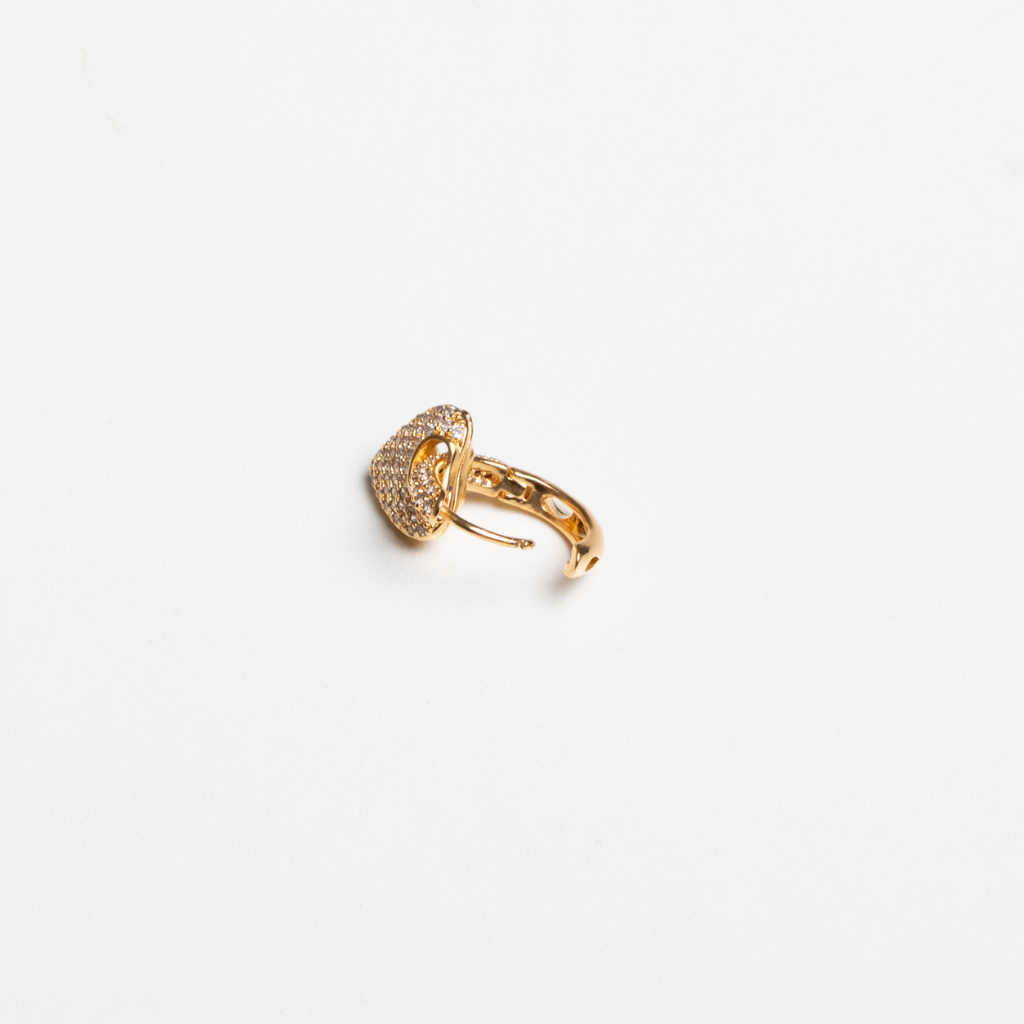brinco-coracao-cravejado-aura-com-banho-em-ouro-18k-13